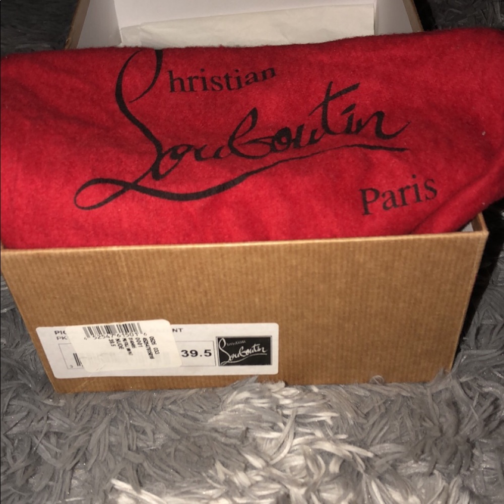Nude Christian Louboutin NWOT